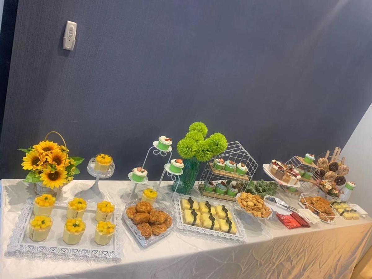 Holiday Inn Express - Wuhan Optical Valley By Ihg Экстерьер фото