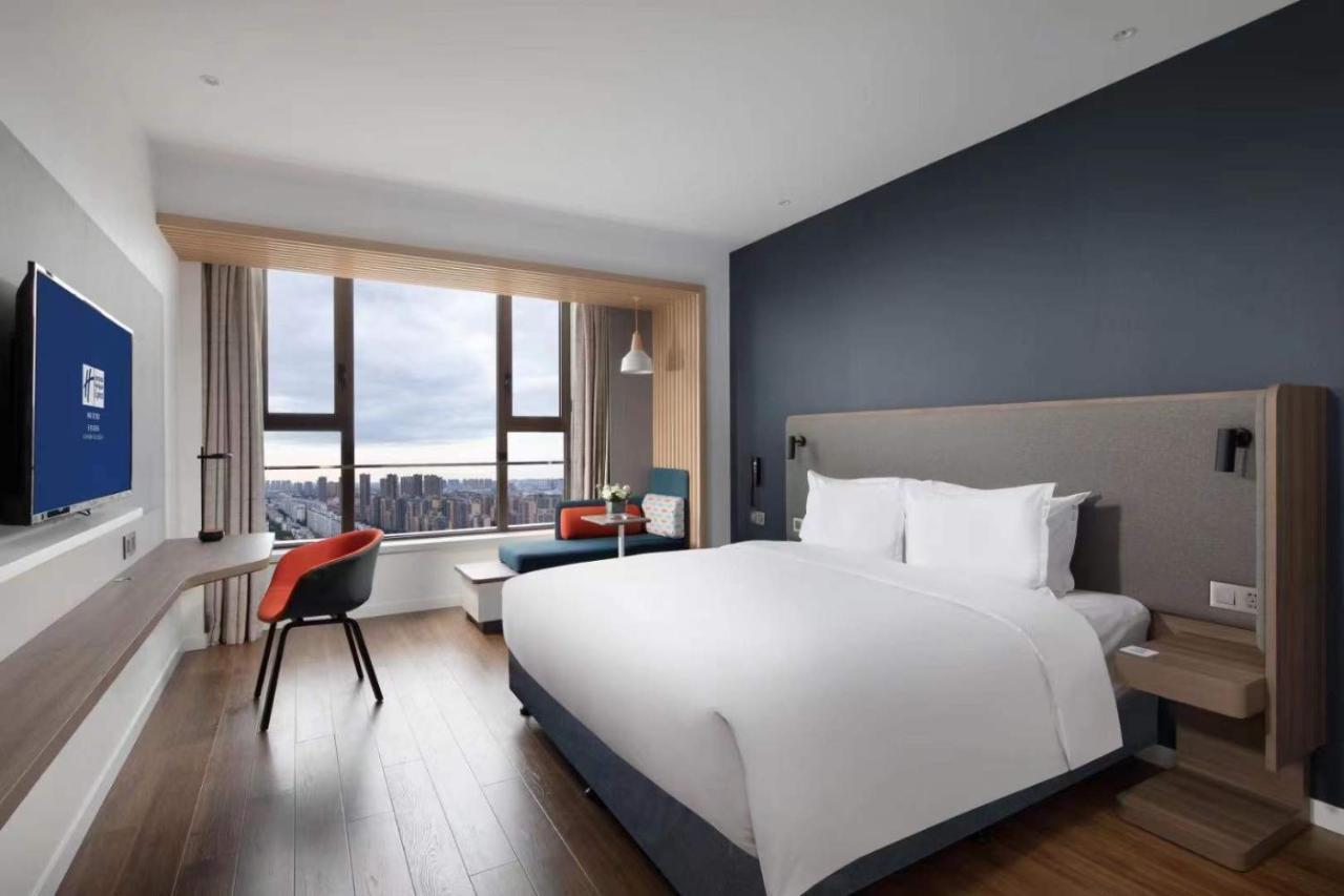 Holiday Inn Express - Wuhan Optical Valley By Ihg Экстерьер фото