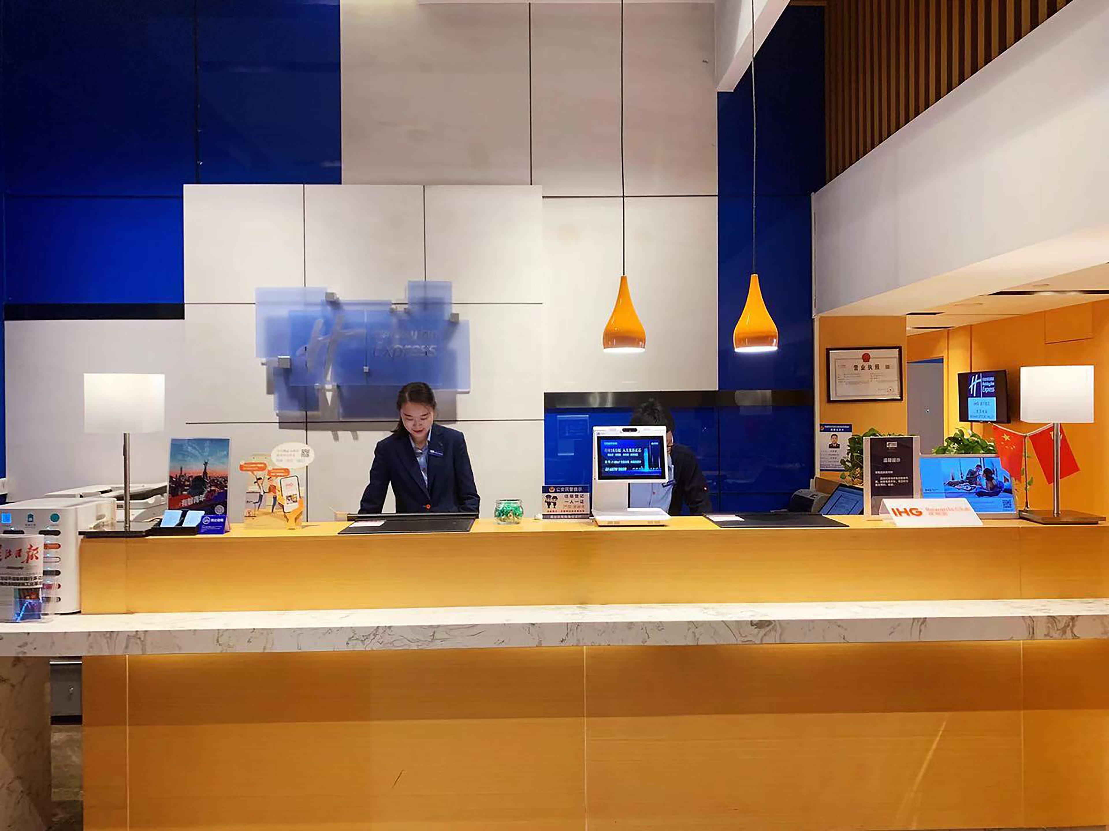 Holiday Inn Express - Wuhan Optical Valley By Ihg Экстерьер фото